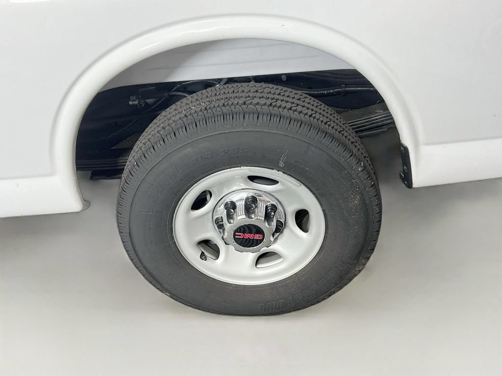 2025 GMC Savana Cargo Work Van - Photo 22