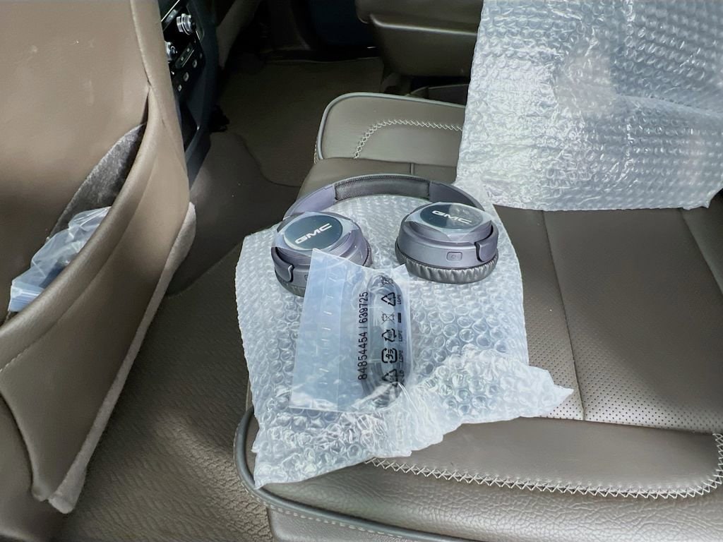 2024 GMC Yukon Denali - Photo 28