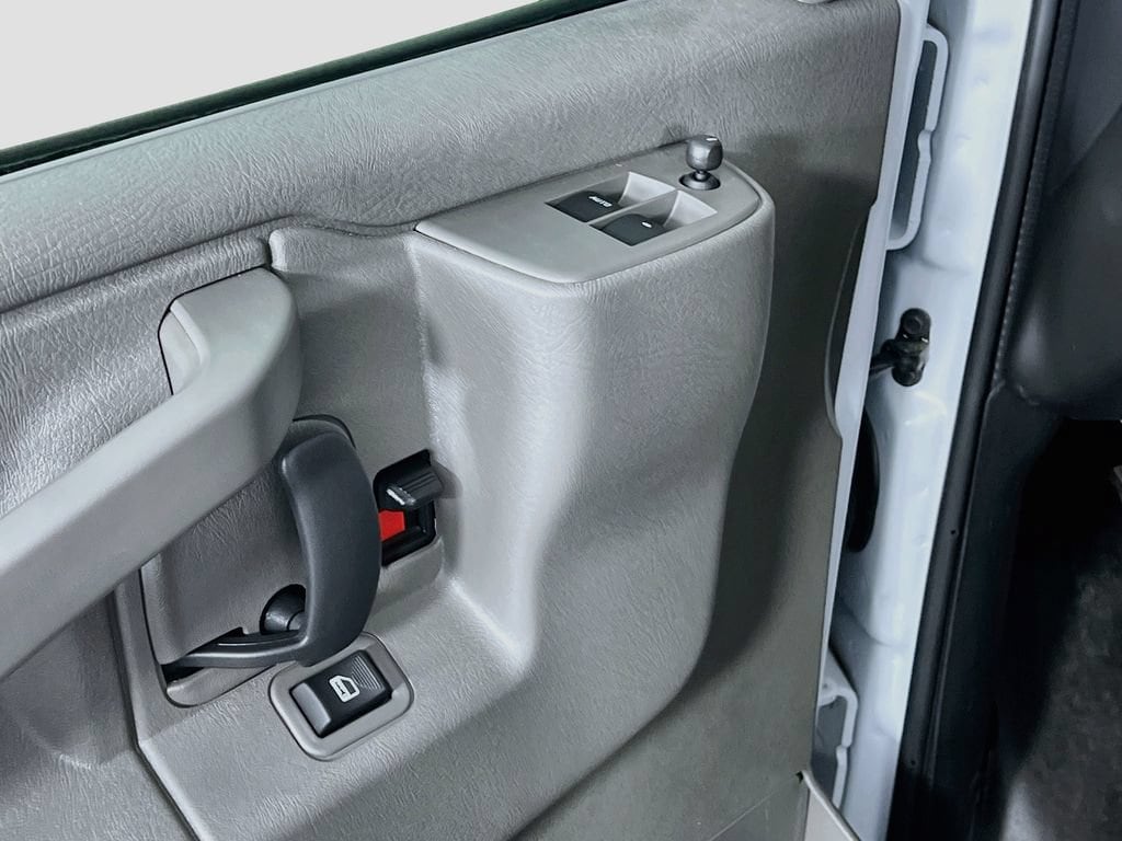 2025 GMC Savana Cargo Work Van - Photo 14