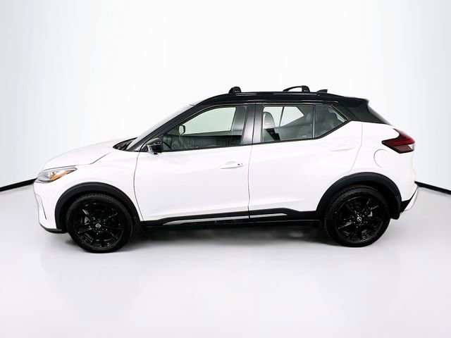 2023 Nissan Kicks SR photo 2