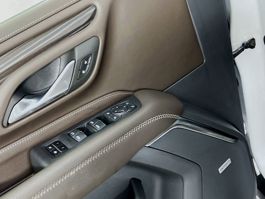 2024 GMC Yukon Denali - Photo 17