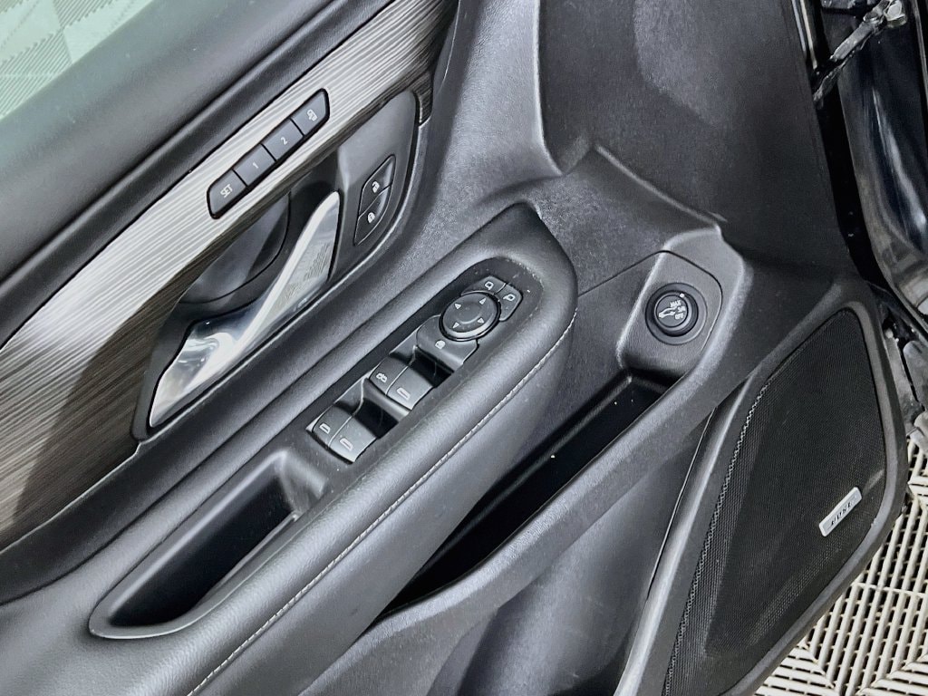 2024 GMC Terrain SLT - Photo 17
