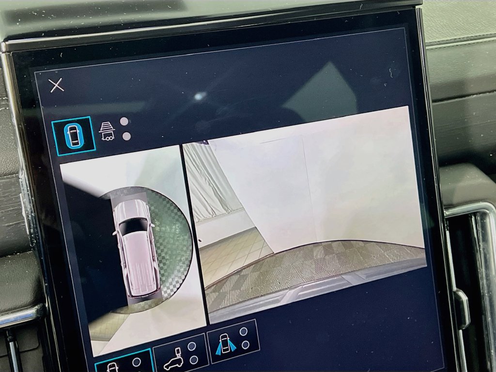 2025 GMC Yukon XL Denali - Photo 12
