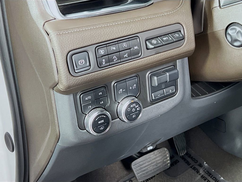 2024 GMC Yukon Denali - Photo 10