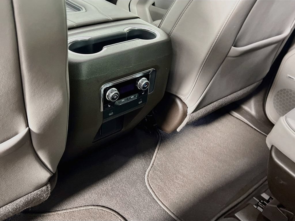 2023 GMC Yukon SLT - Photo 25