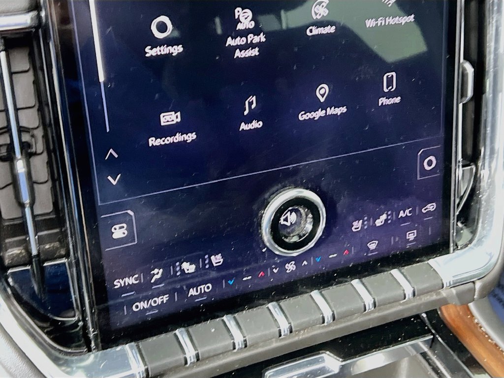 2025 GMC Yukon XL Denali - Photo 14