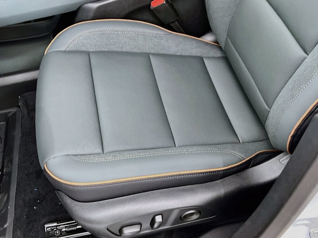 2026 GMC Acadia AT4 - Photo 17