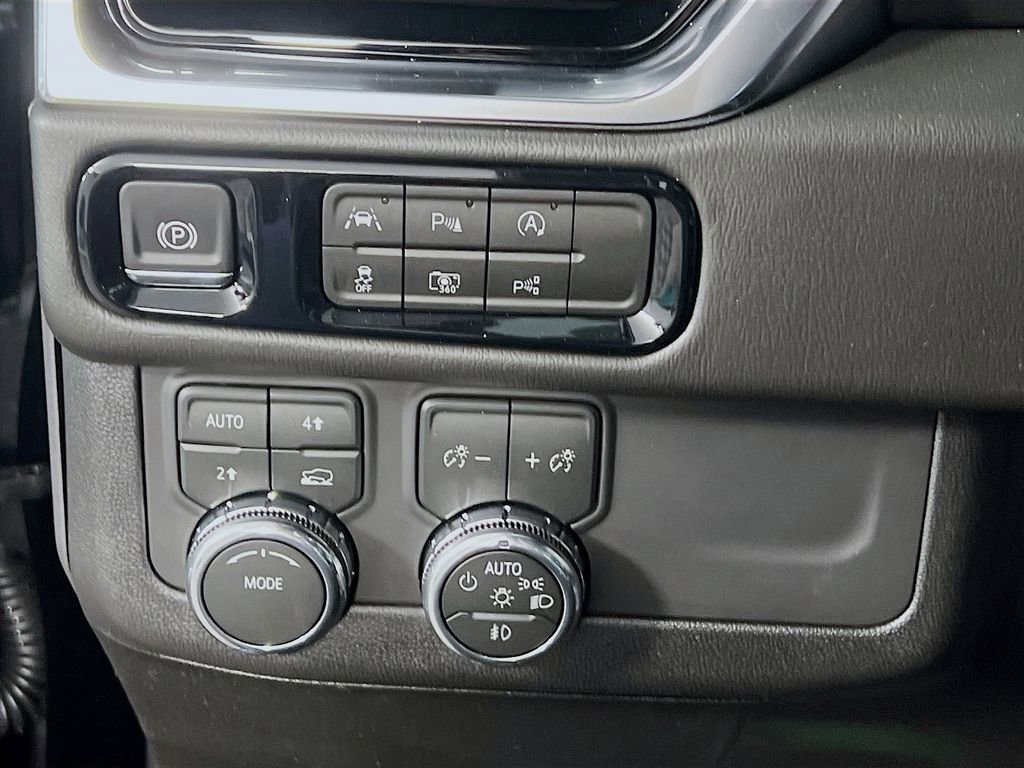 2026 GMC Yukon Denali - Photo 9