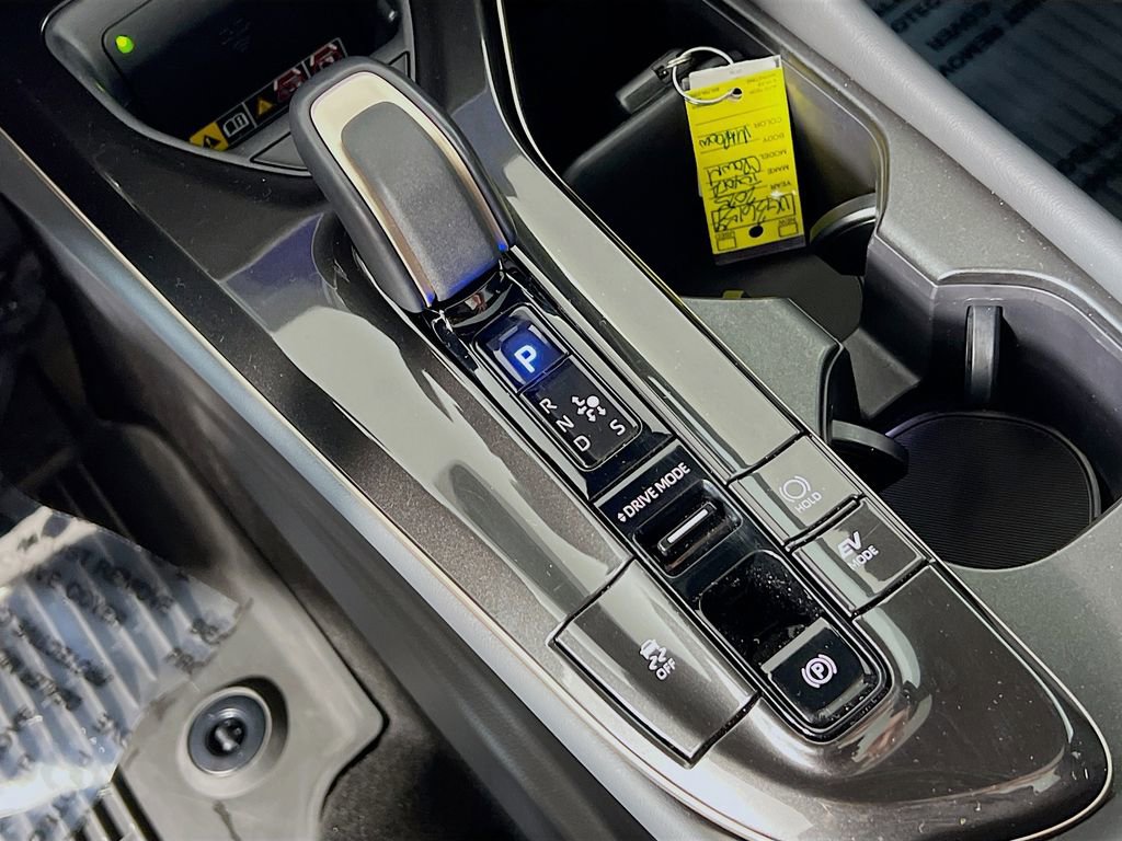 2025 Toyota Crown Signia Limited - Photo 16