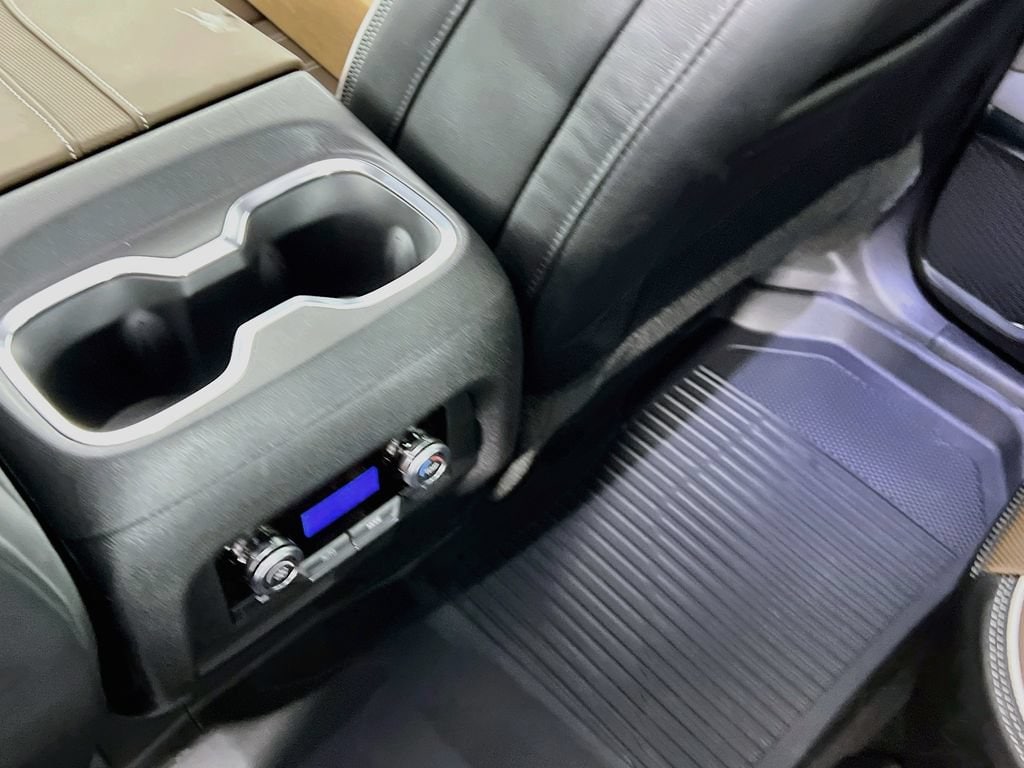 2026 GMC Acadia Denali Ultimate - Photo 24