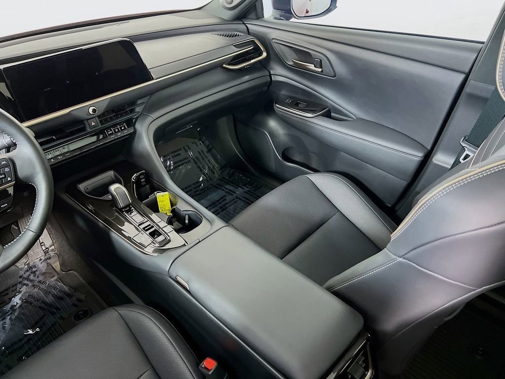 2025 Toyota Crown Signia Limited - Photo 23