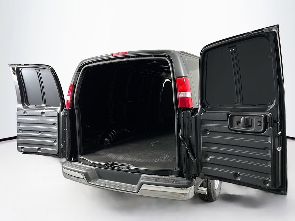 2026 GMC Savana Cargo Work Van - Photo 18