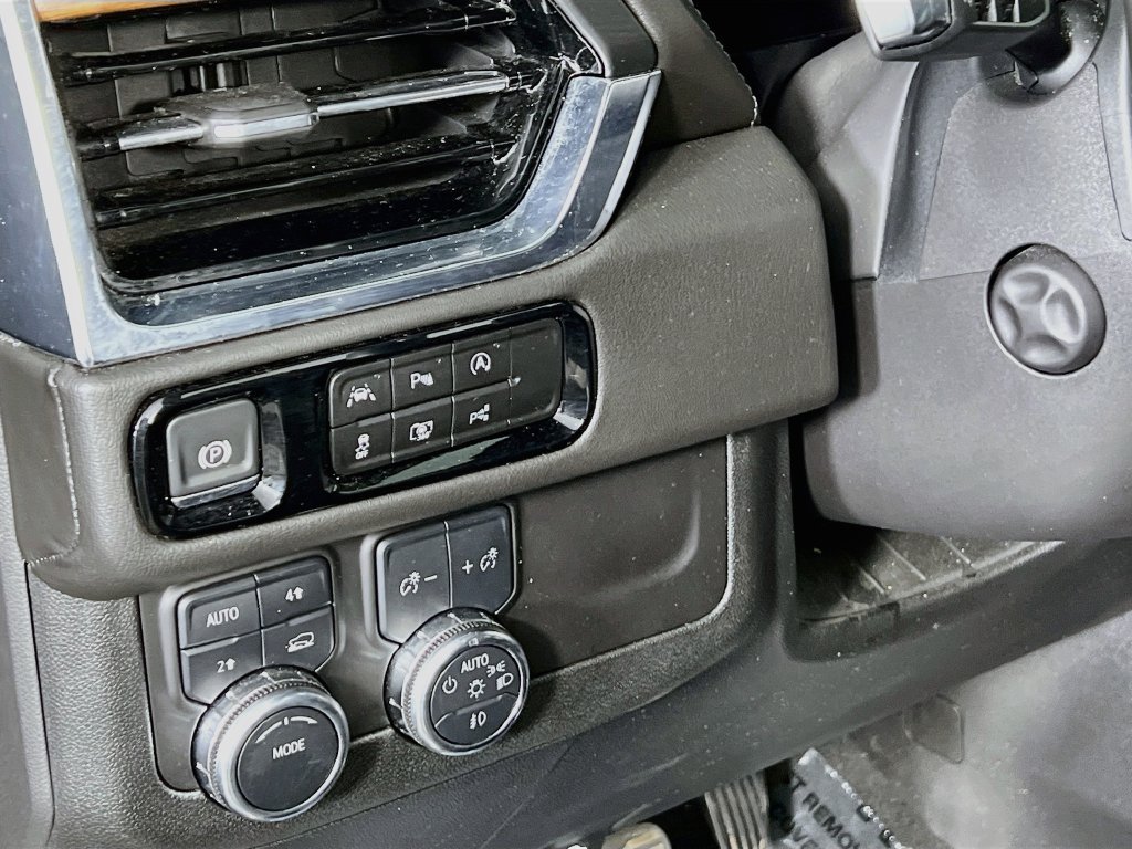 2025 GMC Yukon XL Denali - Photo 9