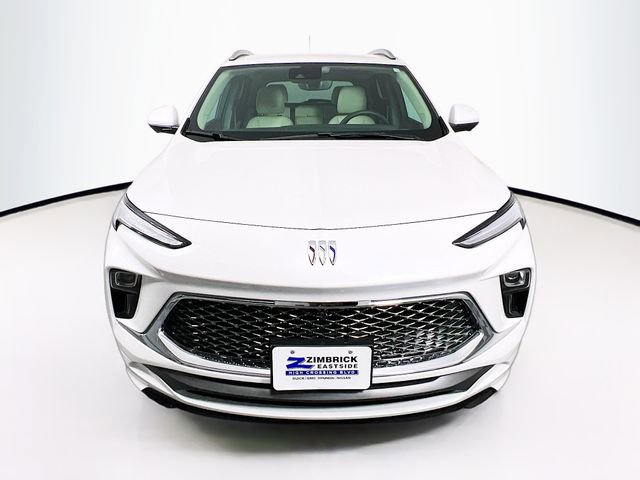 2024 Buick Encore GX Avenir photo 2