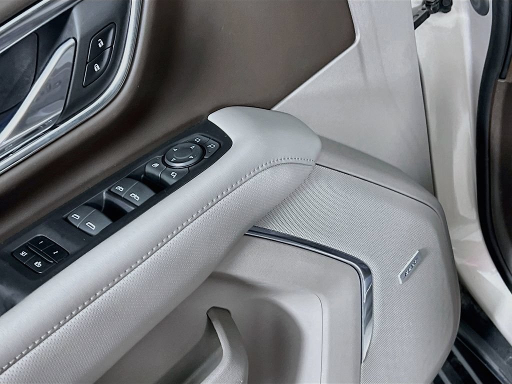 2023 GMC Yukon SLT - Photo 16