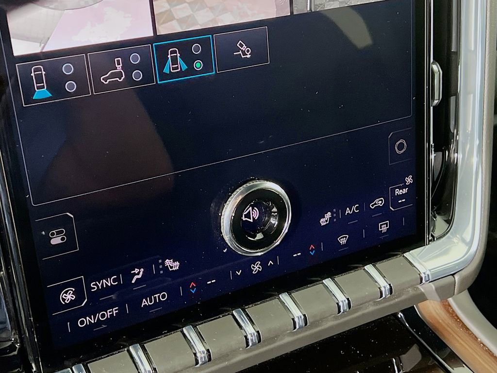 2025 GMC Yukon XL Denali - Photo 15