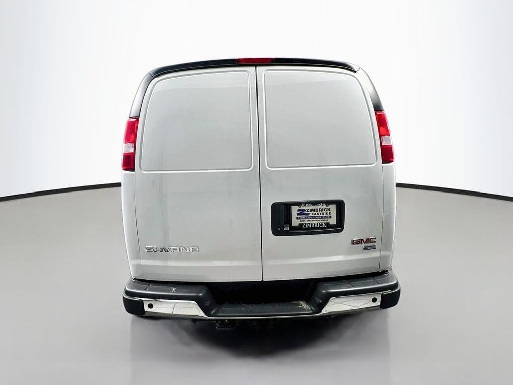 2025 GMC Savana Cargo Work Van - Photo 19