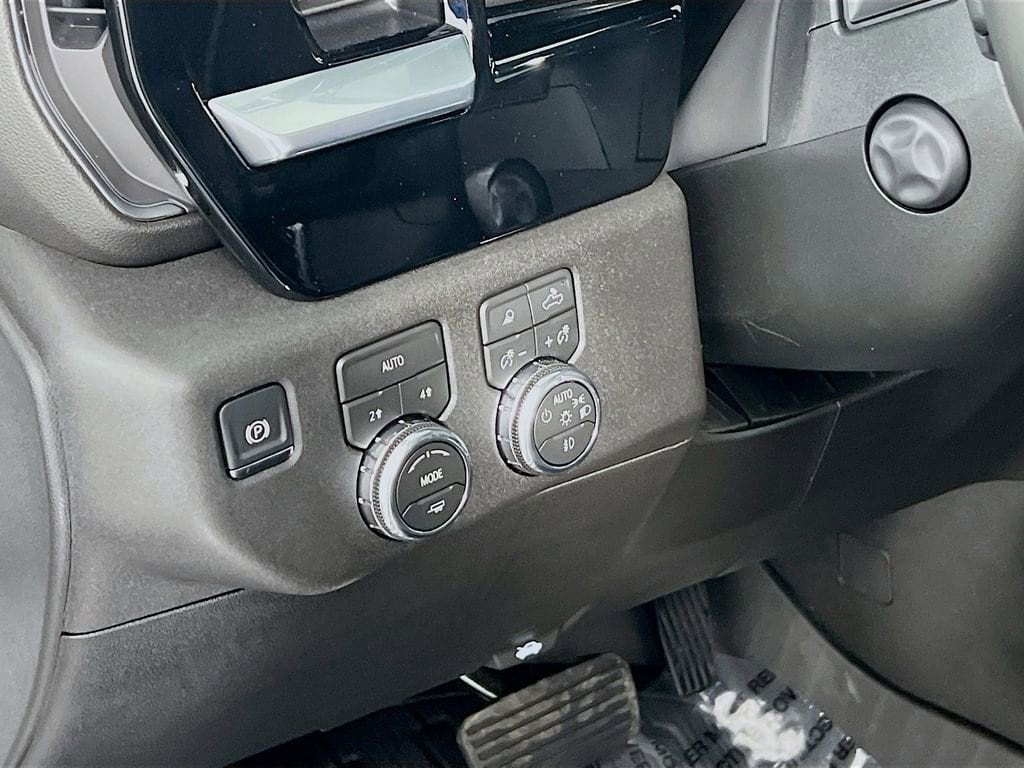 2026 GMC Sierra 1500 SLT - Photo 9