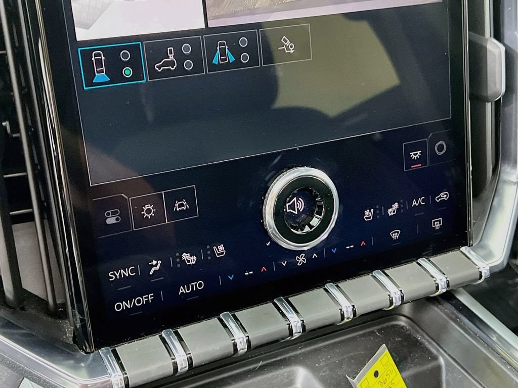 2025 GMC Acadia AT4 - Photo 16