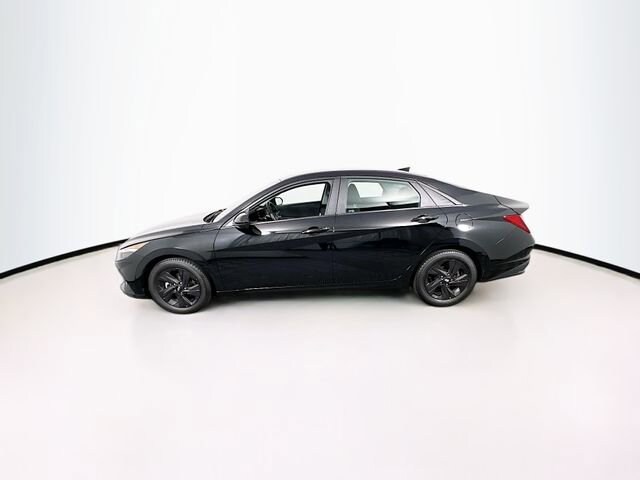 2022 Hyundai Elantra SEL Convenience photo 4