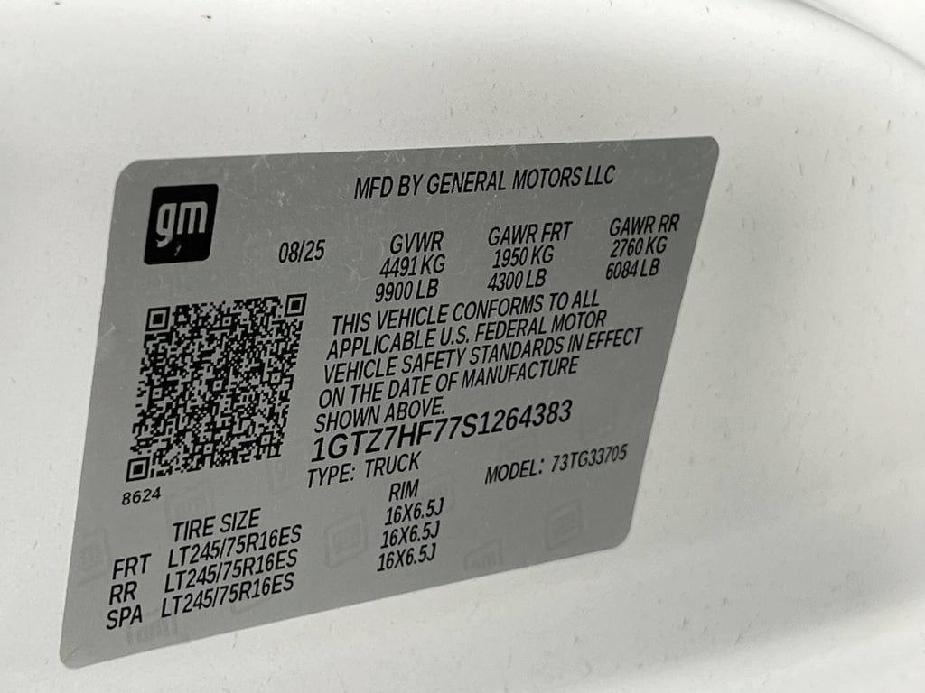 2025 GMC Savana Cargo Work Van - Photo 23