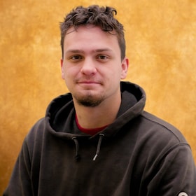 Staff member Noah Zettelmeier from ID_963b05c0e78b