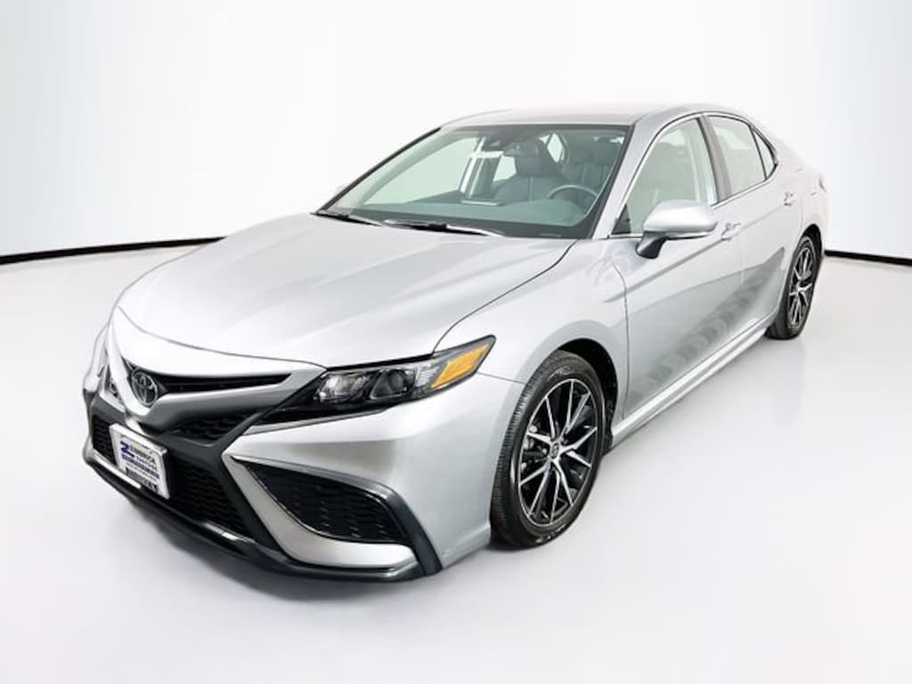 Used 2023 Toyota Camry SE Sedan