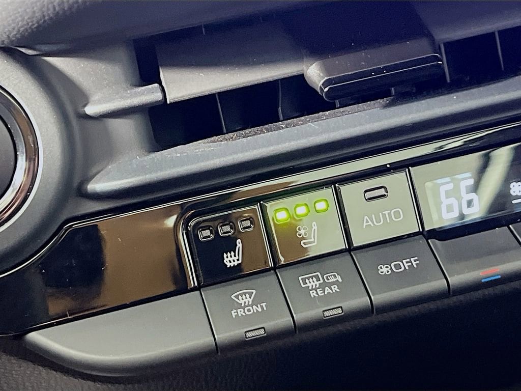 2025 Toyota Crown Signia Limited - Photo 19