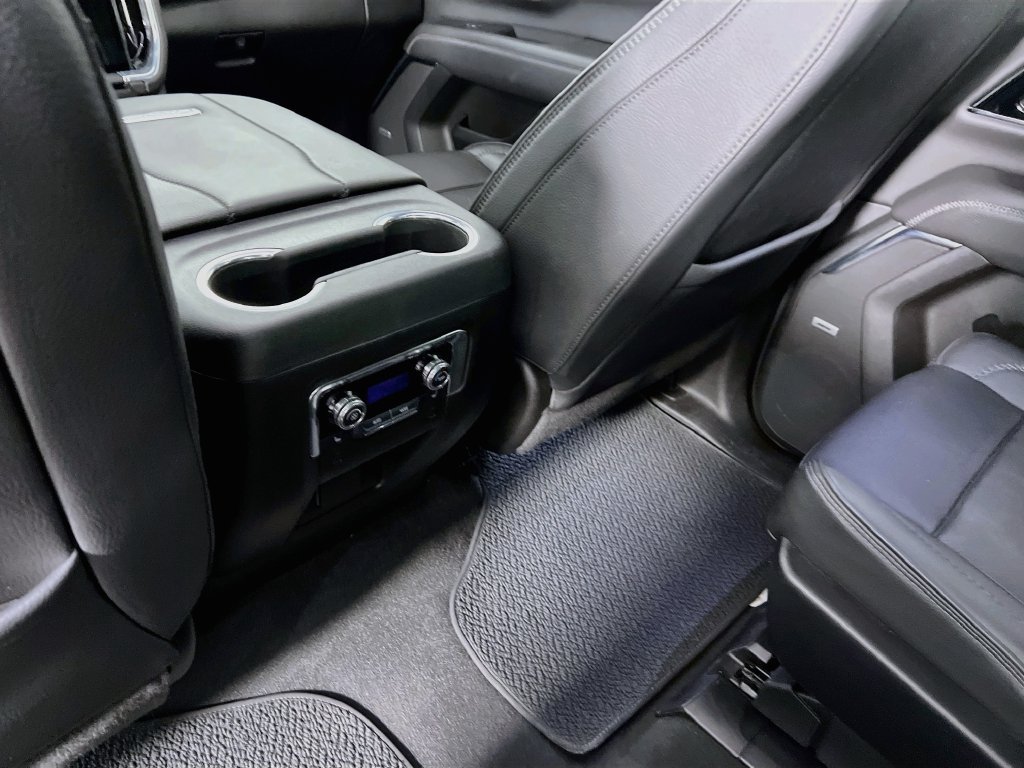 2025 GMC Yukon XL Denali - Photo 25