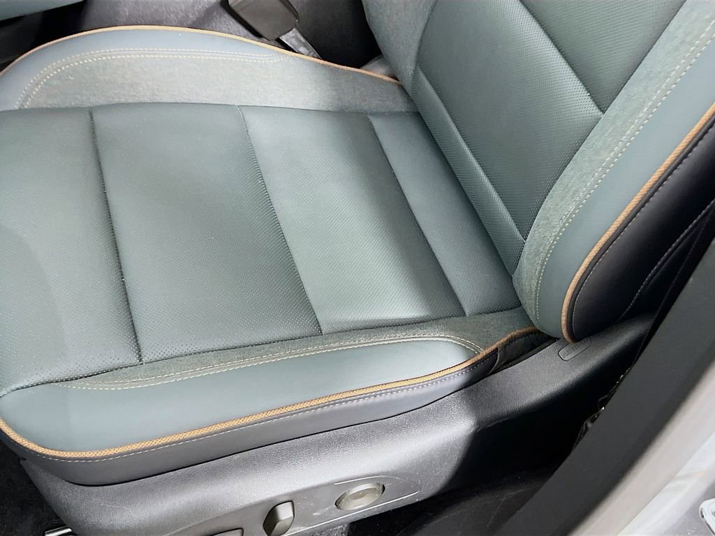 2024 GMC Acadia AT4 - Photo 19