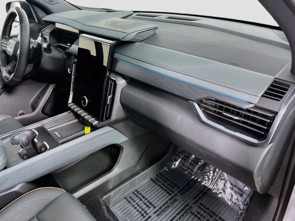 2025 GMC Acadia AT4 - Photo 32