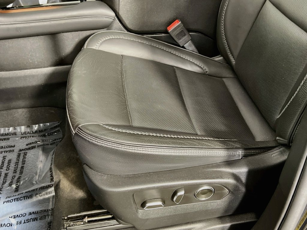 2025 GMC Yukon XL Denali - Photo 18