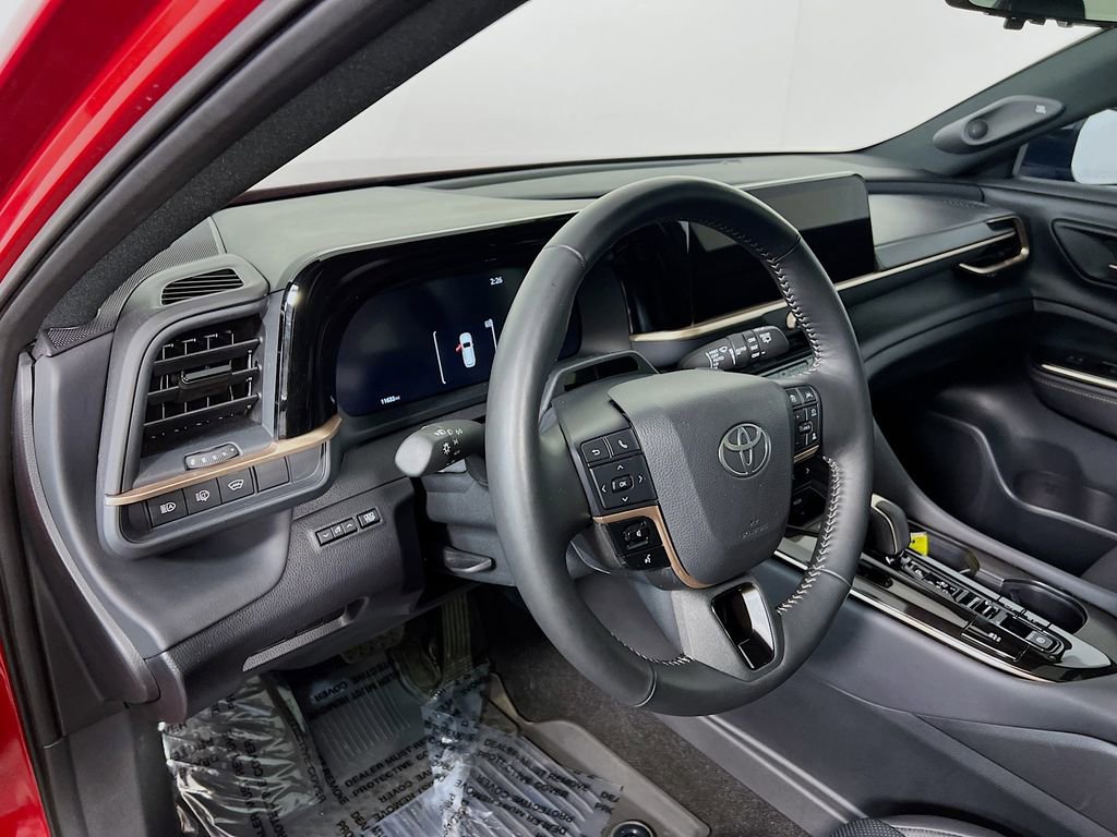 2025 Toyota Crown Signia Limited - Photo 8