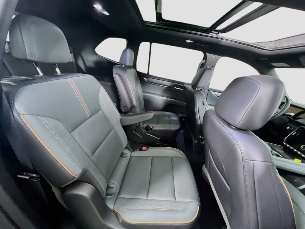 2025 GMC Acadia AT4 - Photo 30