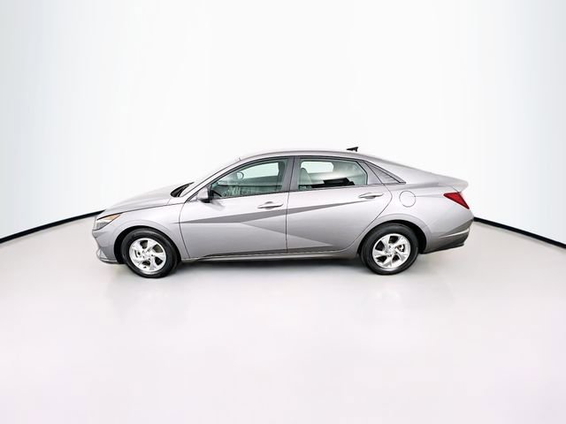 2023 Hyundai Elantra SE photo 2