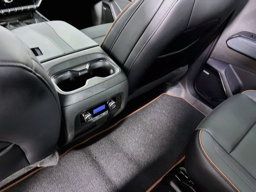 2026 GMC Acadia AT4 - Photo 25