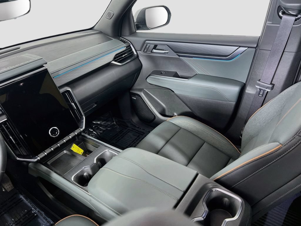 2025 GMC Acadia AT4 - Photo 25