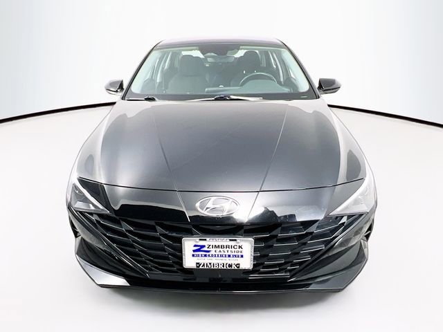 2022 Hyundai Elantra SEL Convenience photo 2