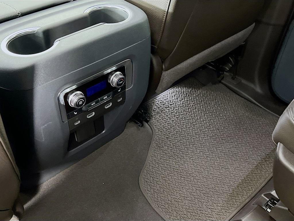 2024 GMC Yukon Denali - Photo 26