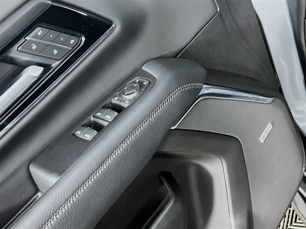 2025 GMC Yukon XL Denali - Photo 17
