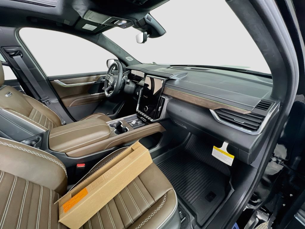 2026 GMC Acadia Denali Ultimate - Photo 30