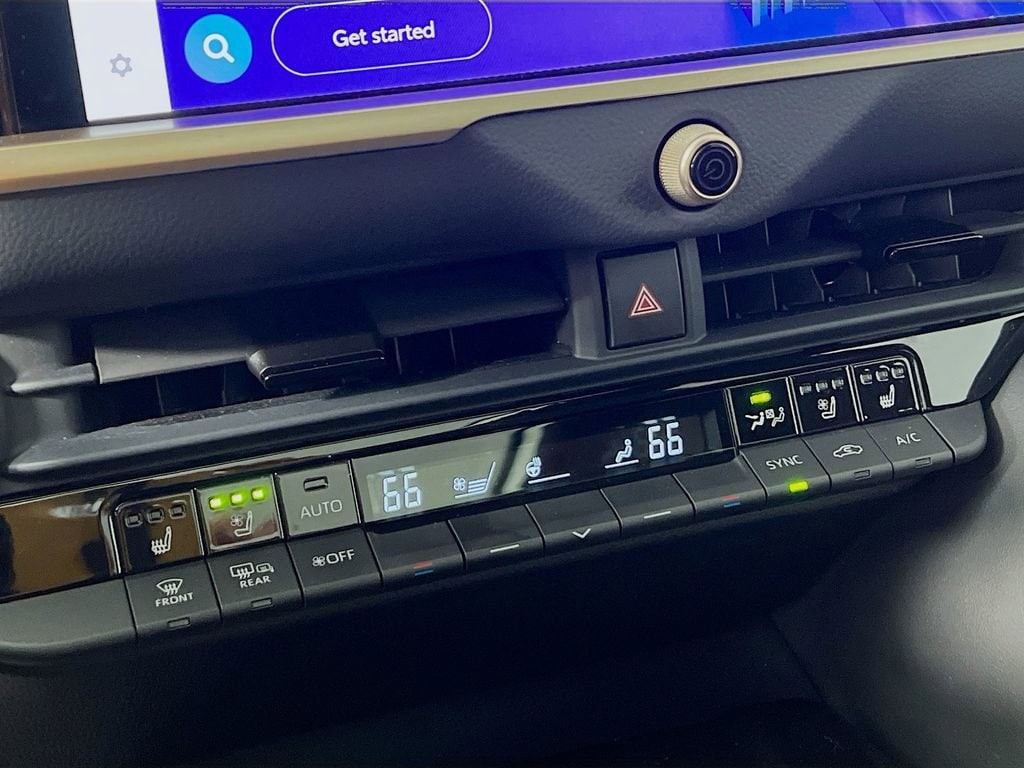 2025 Toyota Crown Signia Limited - Photo 15