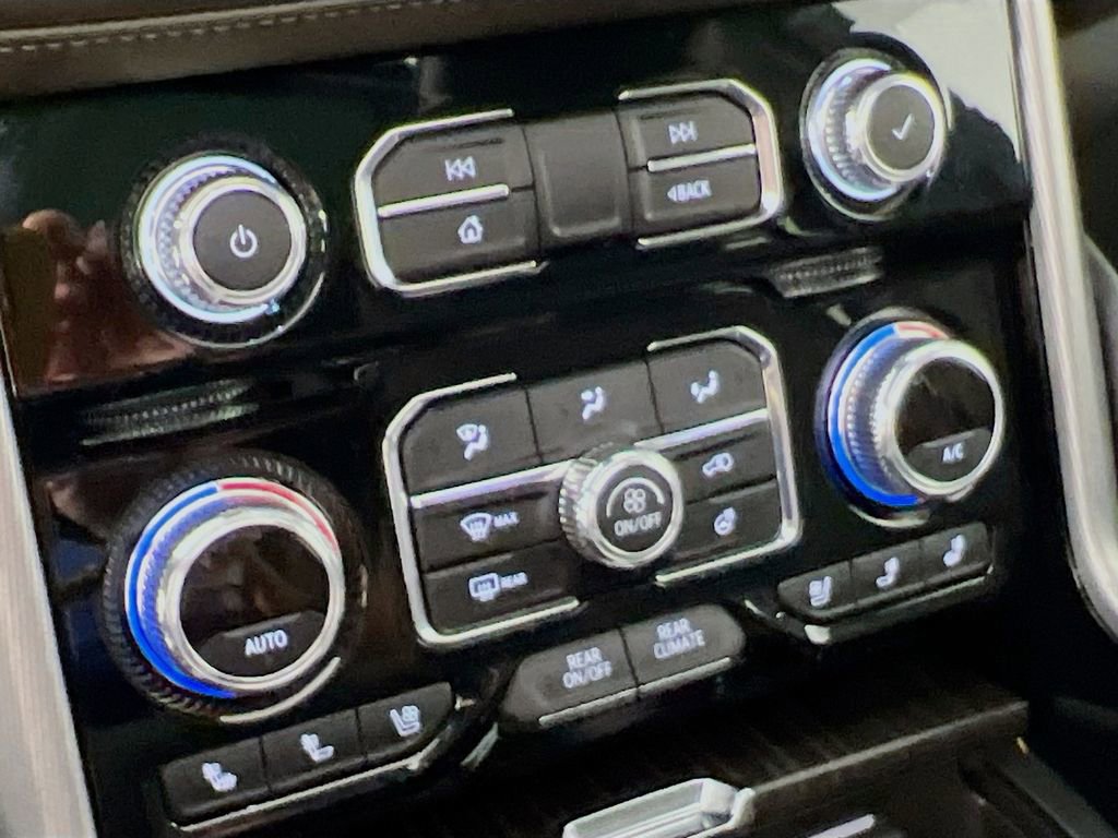 2024 GMC Yukon Denali - Photo 15