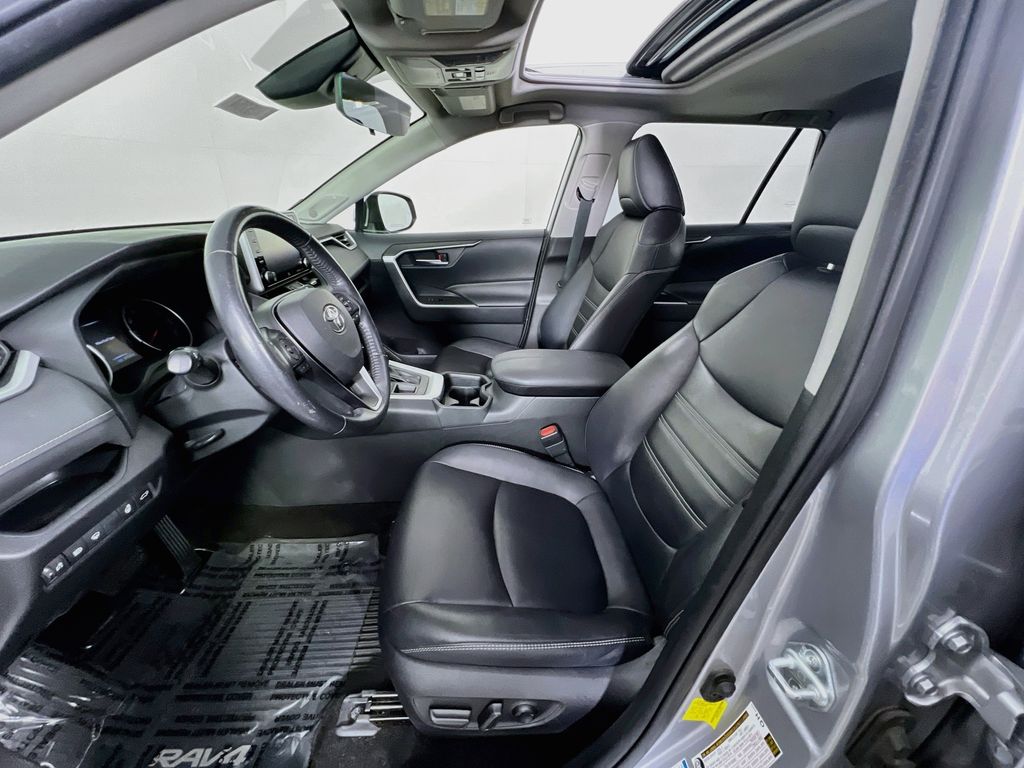 2019 Toyota RAV4 XLE Premium - Photo 19