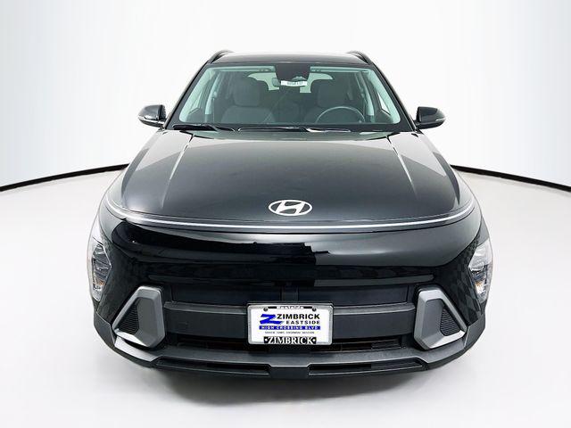 2025 Hyundai Kona SEL photo 2