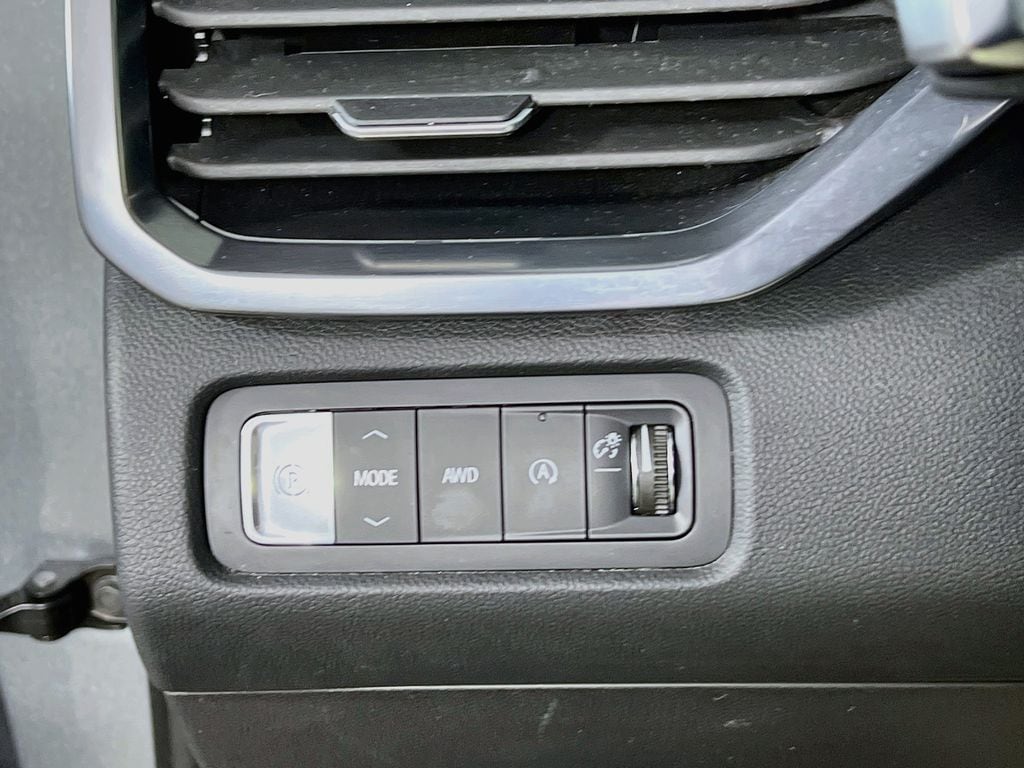 2024 GMC Acadia AT4 - Photo 9