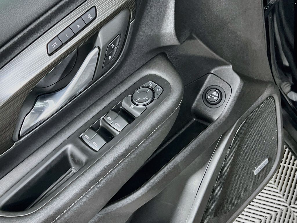 2024 GMC Terrain SLT - Photo 17
