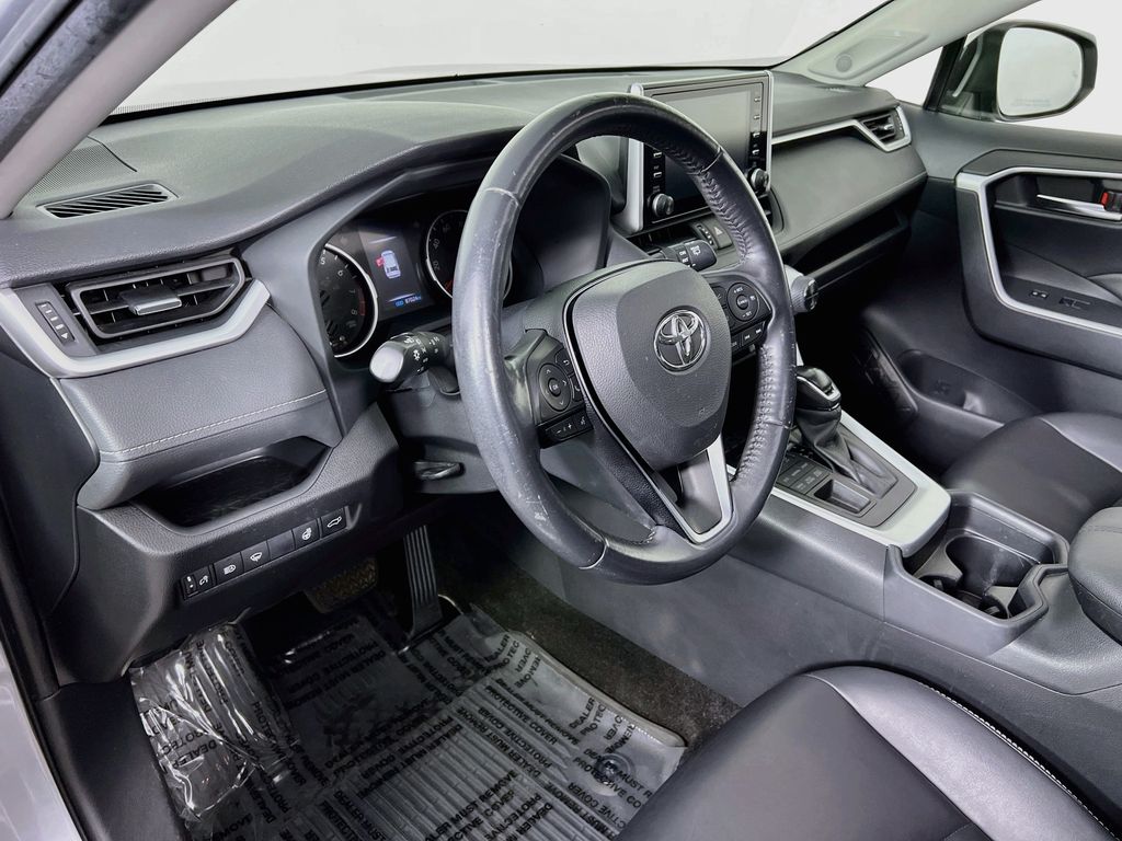 2019 Toyota RAV4 XLE Premium - Photo 8