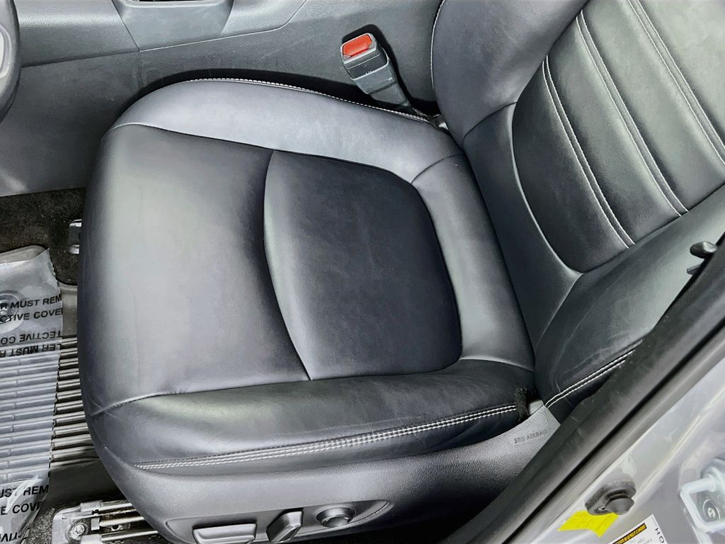 2019 Toyota RAV4 XLE Premium - Photo 17