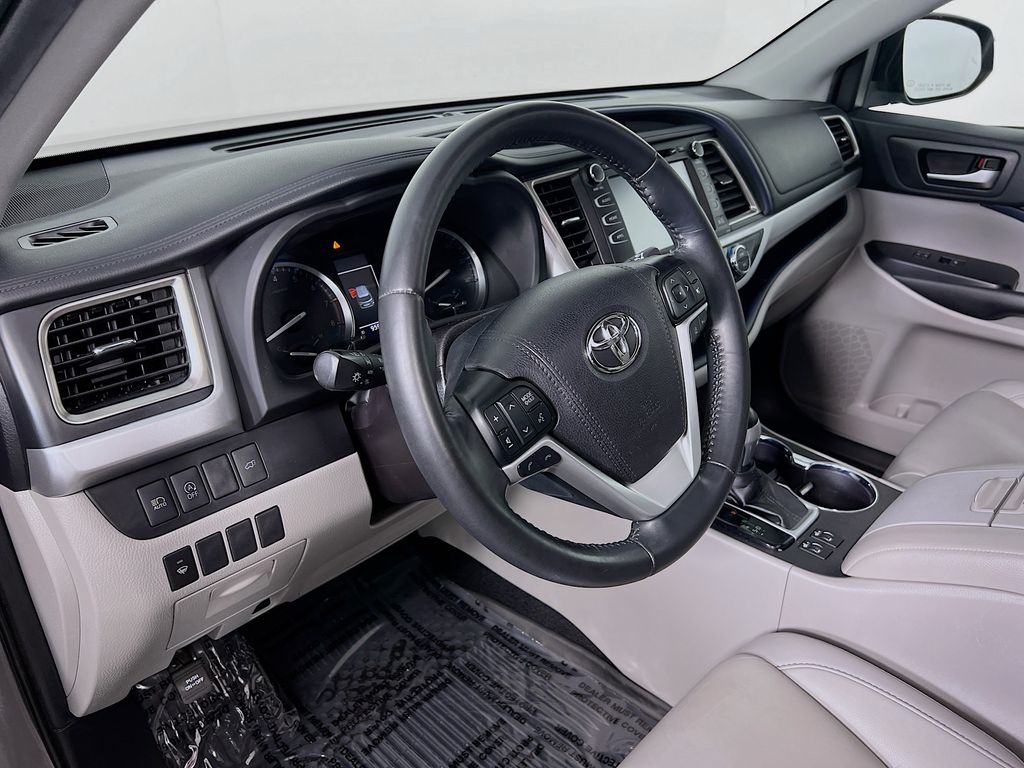 2019 Toyota Highlander XLE - Photo 9